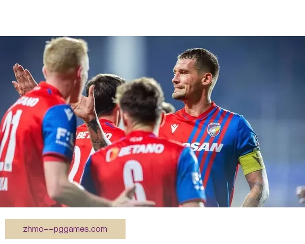 乔纳森·大卫法甲主场上演帽子戏法精彩表现展现顶级射手本色